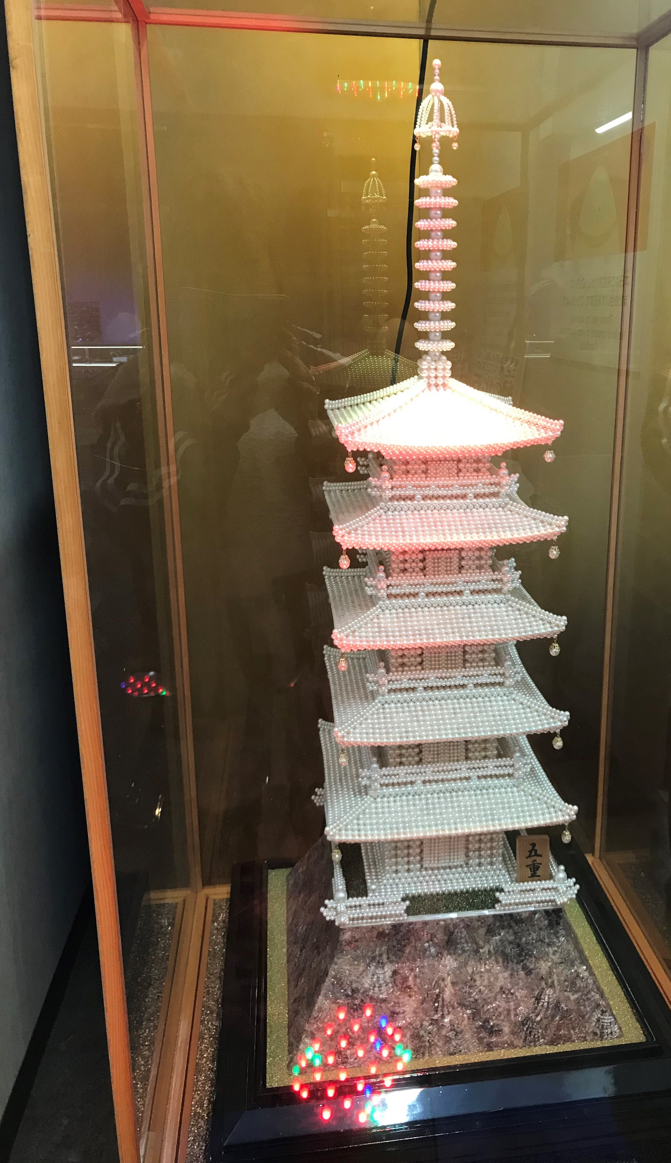 竹島ファンタジー館本物の真珠で作られた塔